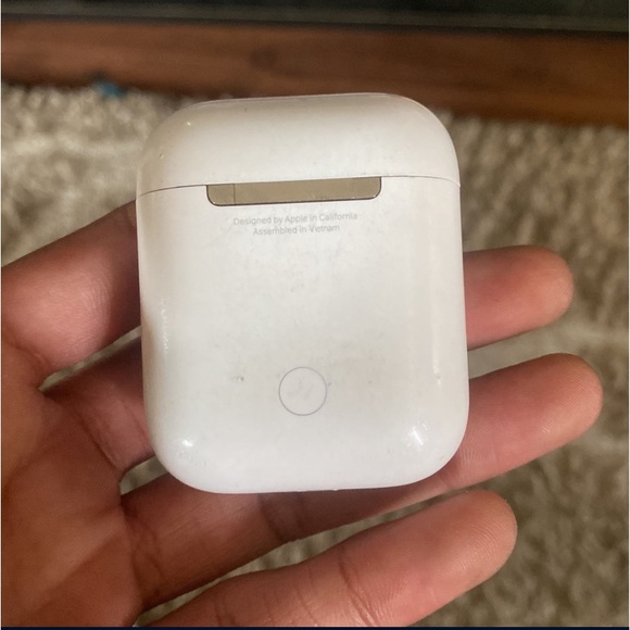 AirPod case - Picture 2 of 4